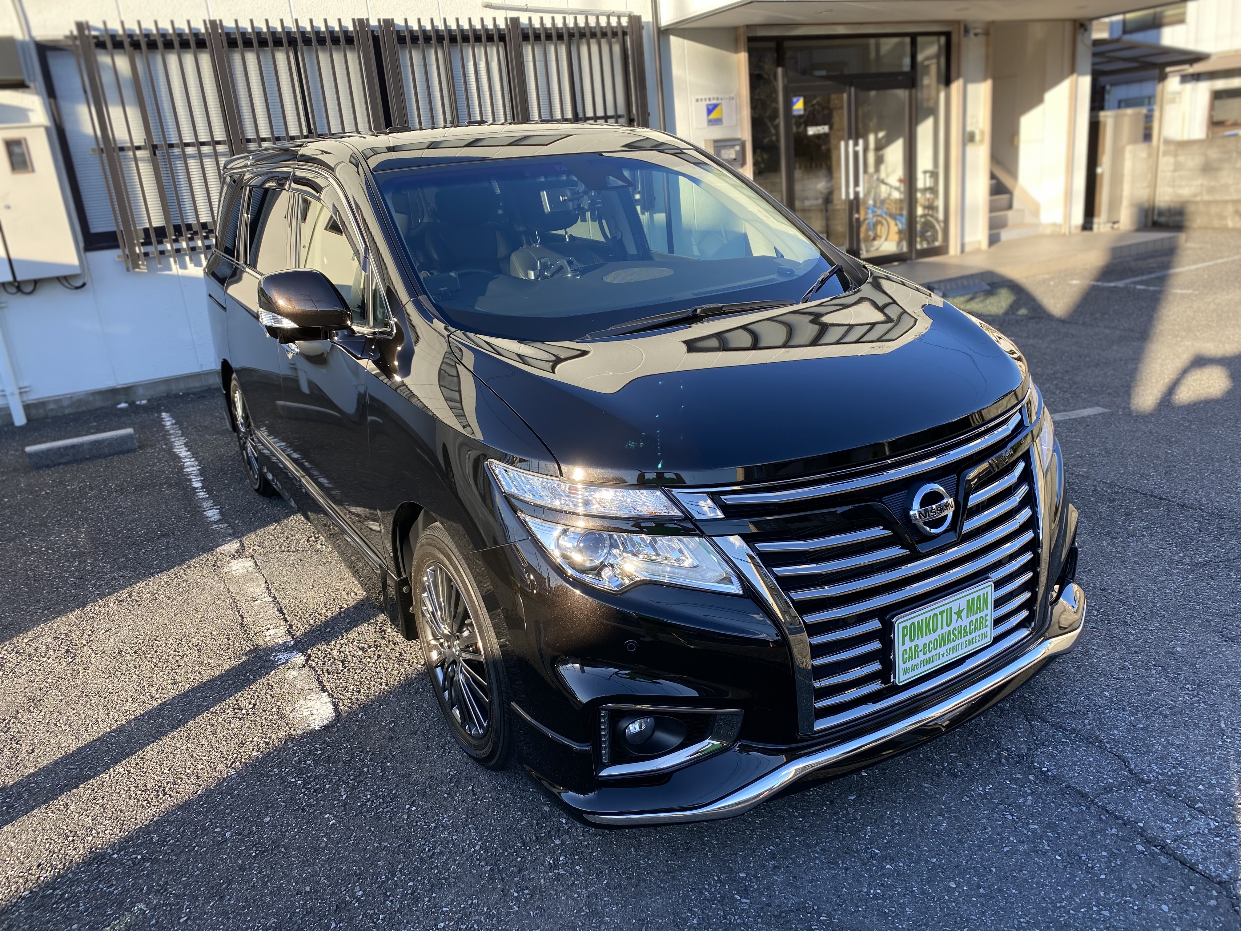 ブログに掲載した黒いミニバンの外装